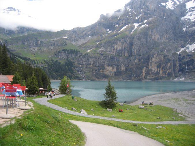 Am Hotel Oeschinensee