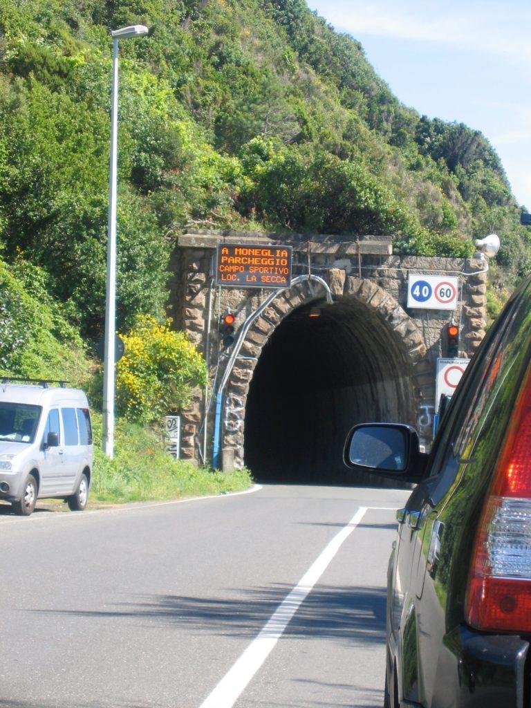 Tunnel vor Moneglia in den Cinque Terre